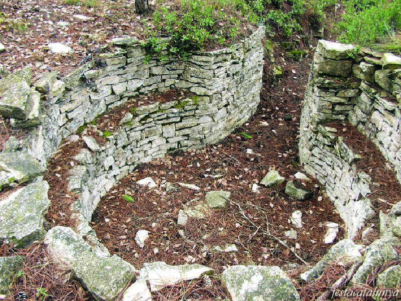 Restes del campament del XVIII cos de l'Exèrcit Popular de la República a Pujalt