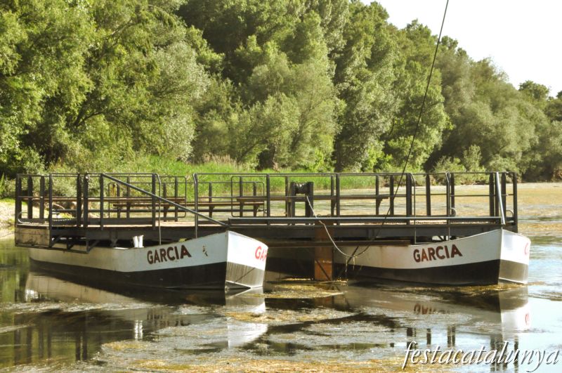 Pas de barca i zona de lleure de Garcia