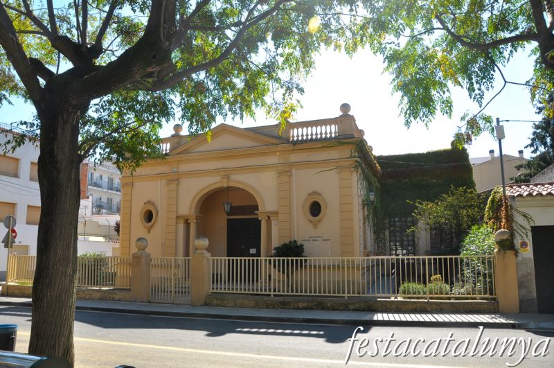 Biblioteca Manuel Serra i Moret de Pineda de Mar