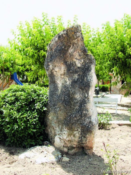Menhir de Cabrera o Pedra Dreta de Vilanova d'Espoia a la Torre de Claramunt
