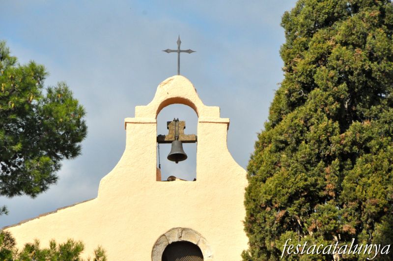 Turó i ermita de Santa Anna de Castellvell del Camp ***