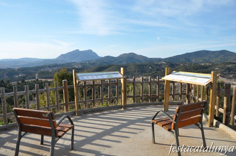 Vistes panoràmiques des del turó del Rector d'Ullastrell ***