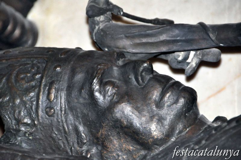 Vic - Sepulcre del bisbe Torres i Bages a la capella de Montserrat