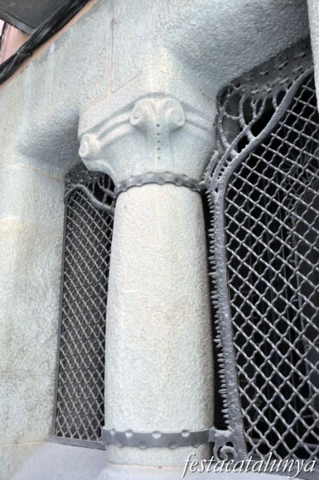 Vic - Plaça de la Catedral (Casa Bayés)