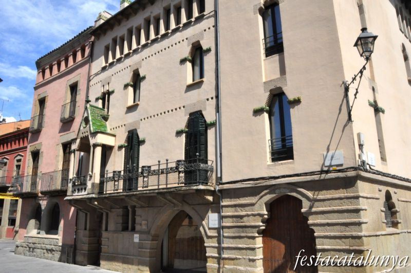 Vic - Plaça de la Catedral (Casa d’Anita Colomer)