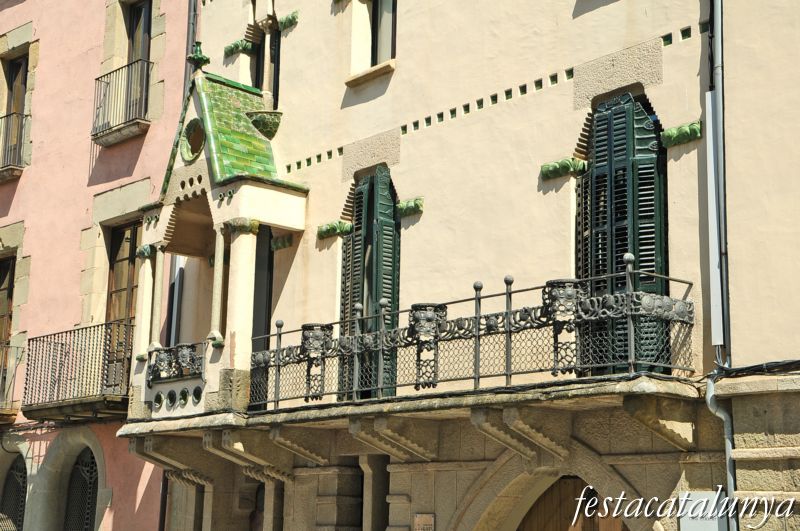 Vic - Plaça de la Catedral (Casa d’Anita Colomer)