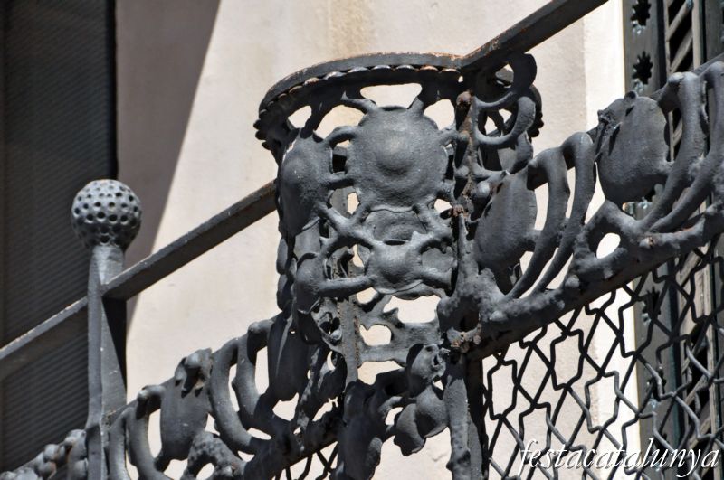 Vic - Plaça de la Catedral (Casa d’Anita Colomer)