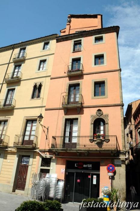 Vic - Plaça de la Catedral (Casa singular)