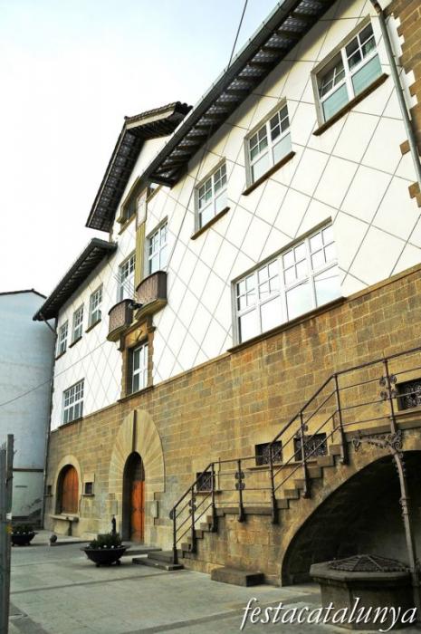 Olot - Ajuntament a can Joanetes