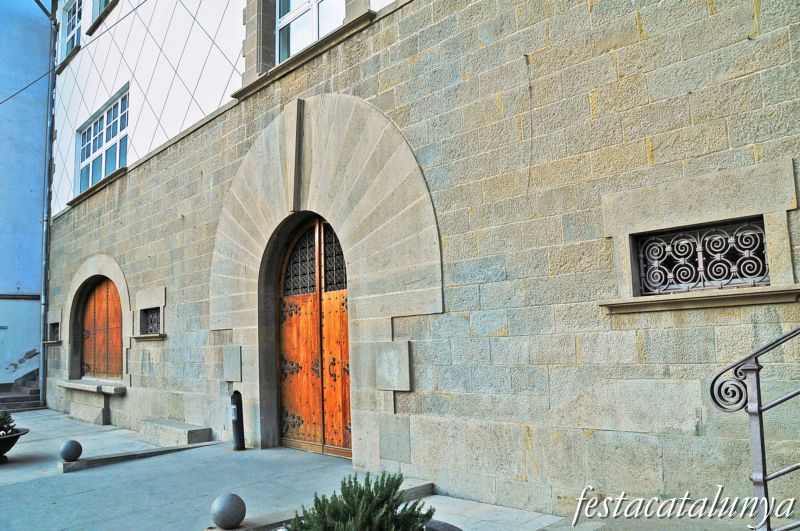 Olot - Ajuntament a can Joanetes