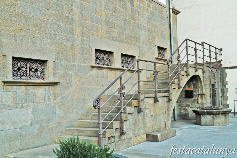 Olot - Ajuntament a can Joanetes