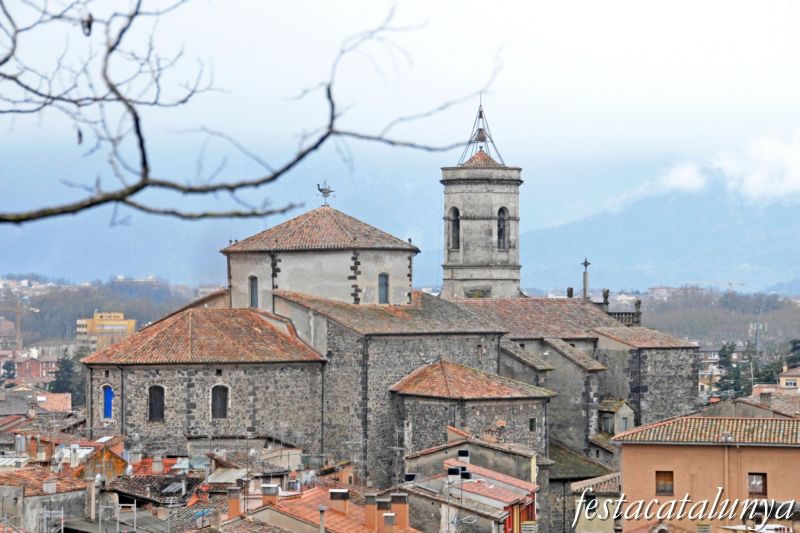 Església de Sant Esteve d'Olot ***
