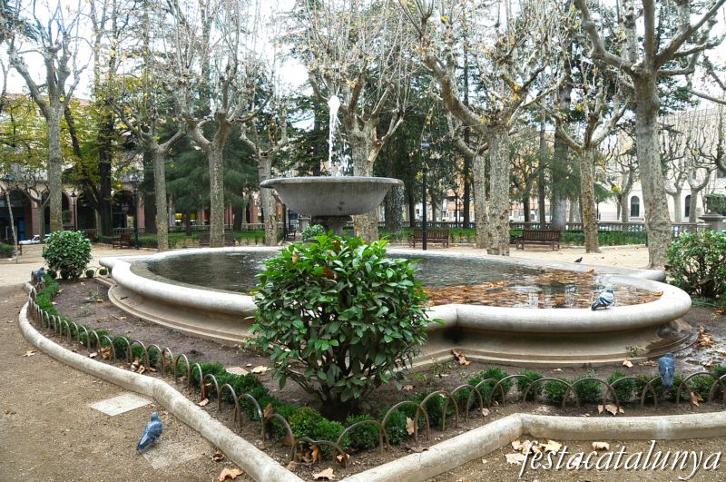 Olot - Plaça Clarà