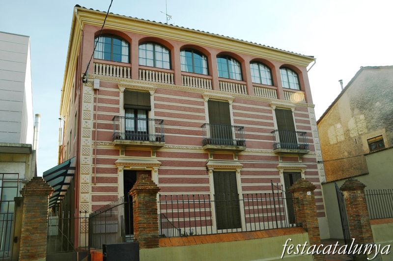 Olot - Carrer Joaquim Vayreda, 13