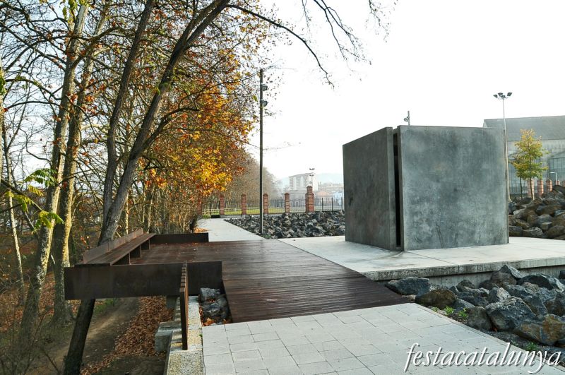 Olot - Als vençuts. 2006