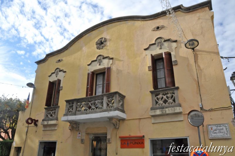 Tiana - Carrer Isaac Albéñiz