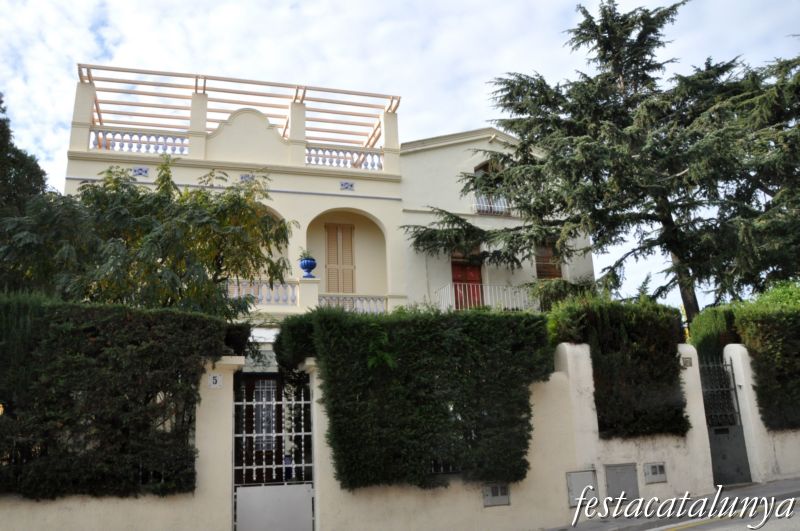 Tiana - Carrer Isaac Albéñiz