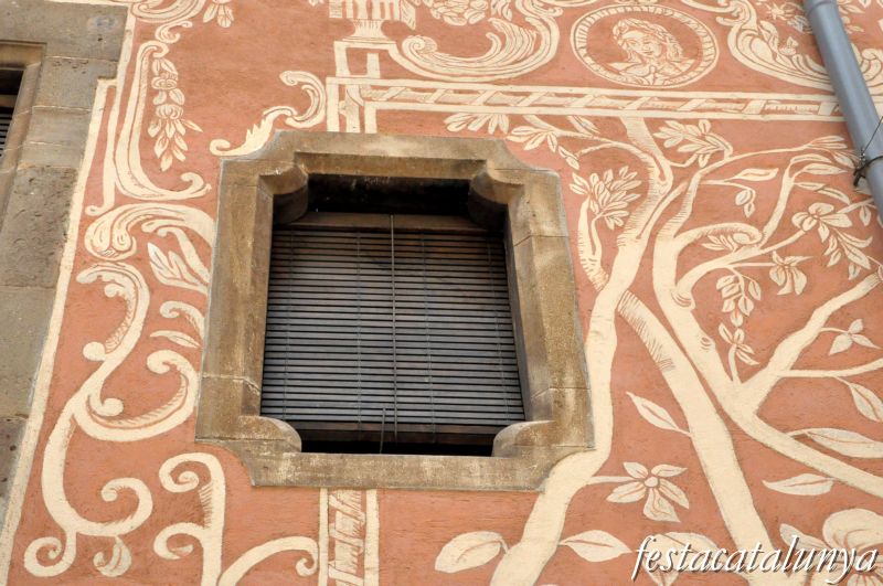 Moià - Esgrafiats del carrer Sant Antoni