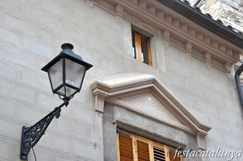 Moià - Can Carner al carrer de les Joies