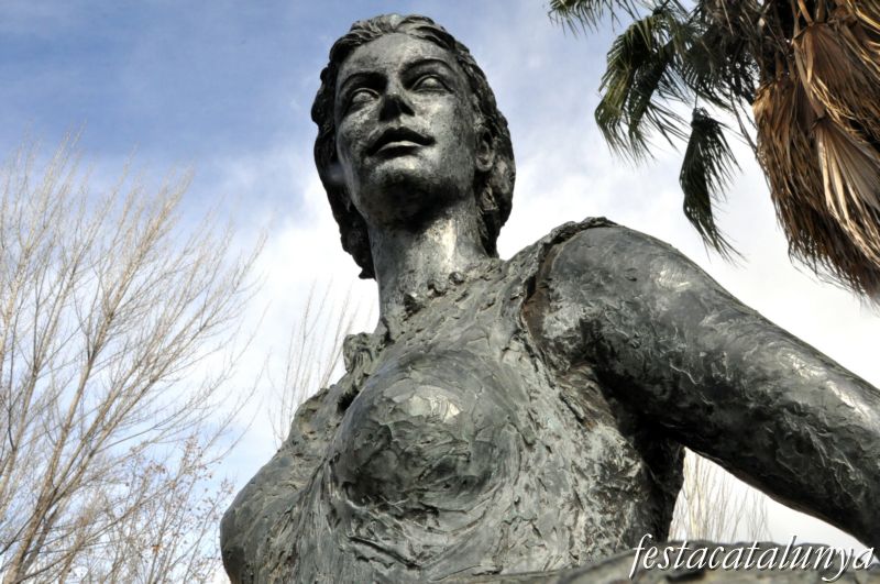 Sant Quirze del Vallès - Parc de les Morisques (Escultura Dona del Neolític)