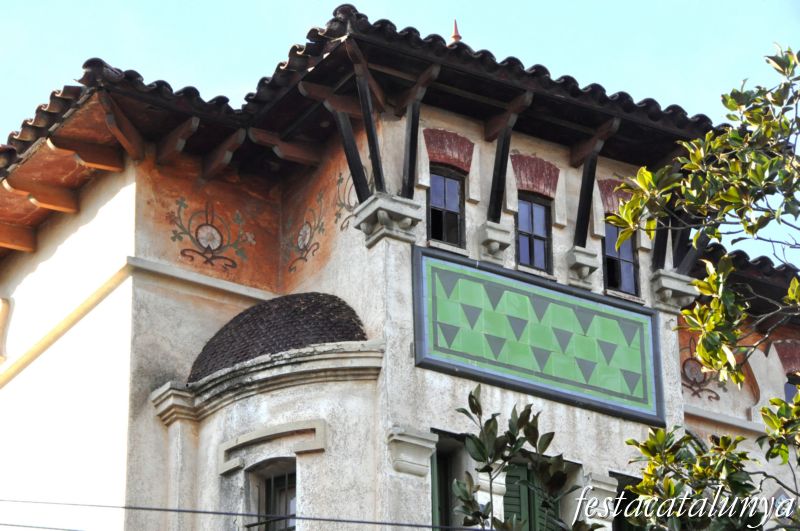 Sant Quirze del Vallès - Cases Modernistes a les Fonts (C. Magnòlies, casa Travesa, núm. 10-12)