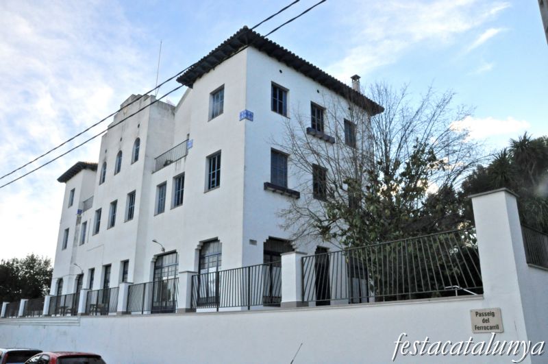 Sant Quirze del Vallès - Cases Modernistes a les Fonts (Passeig del Ferrocarril)