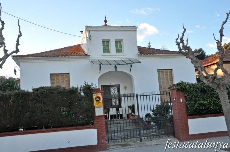 Sant Quirze del Vallès - Cases Modernistes a les Fonts (Passeig del Ferrocarril, núm. 8)