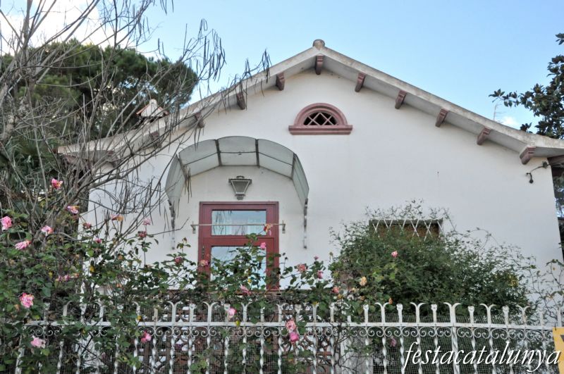 Sant Quirze del Vallès - Cases Modernistes a les Fonts (Passeig del Ferrocarril, Villa Herminia)