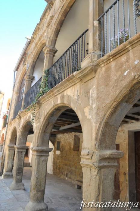 Agramunt - Nucli antic (Casa porxada a la Plaça Amball)