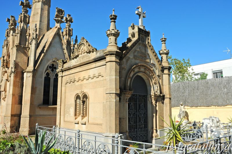 Arenys de Mar - Panteó dels esposos Vinardell-Tarré