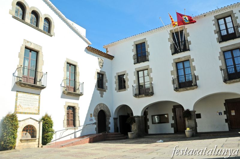 Arenys de Mar - Ajuntament i Arxiu Fidel Fita