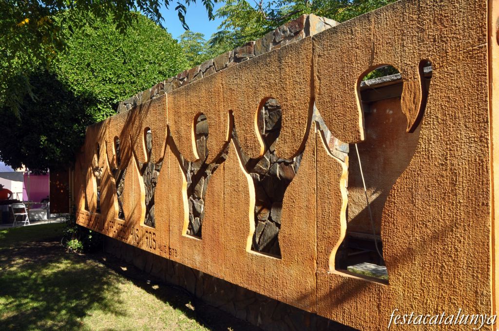 Monument al mestre Mas i Ros de Caldes de Malavella