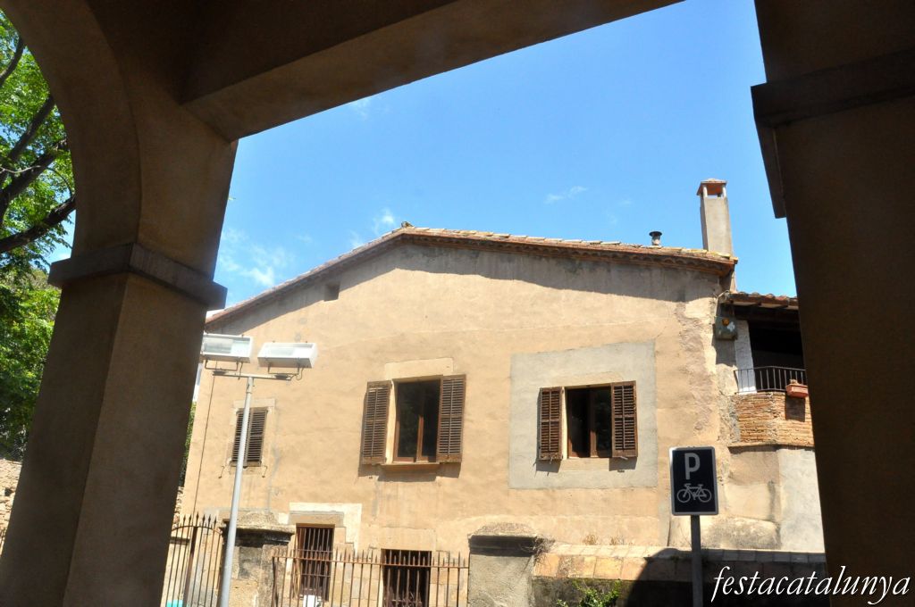 Esplugues de Llobregat - Conjunt Històric del Turó de la Sagrera - Cases Pairals (Can Pi)