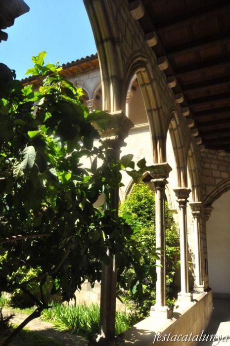 Esplugues de Llobregat - Monestir de Santa Maria de Montsió - Claustre