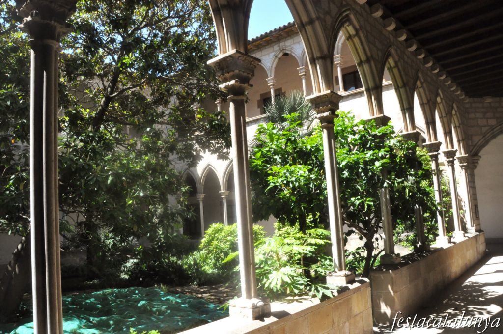 Esplugues de Llobregat - Monestir de Santa Maria de Montsió - Claustre