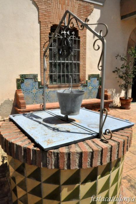 Esplugues de Llobregat - Monestir de Santa Maria de Montsió - Can Casanovas