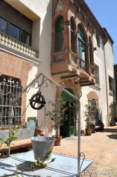 Esplugues de Llobregat - Monestir de Santa Maria de Montsió - Can Casanovas