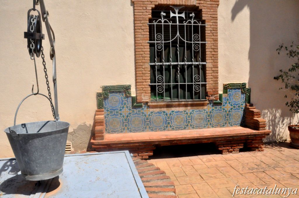 Esplugues de Llobregat - Monestir de Santa Maria de Montsió - Can Casanovas