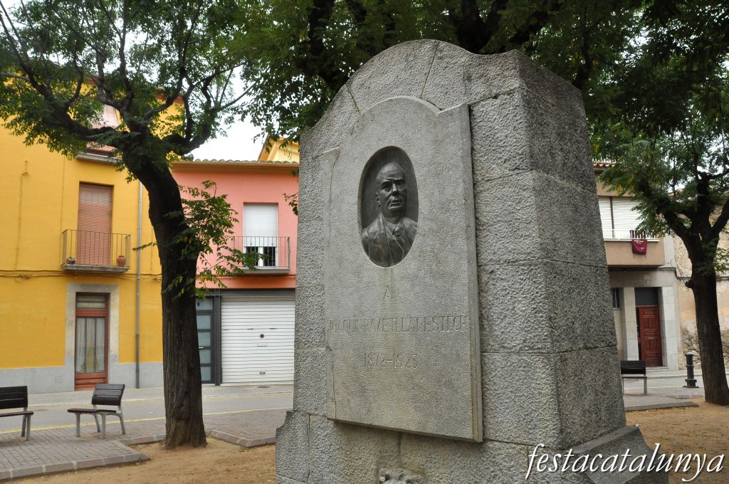 Salt - Plaça de Mn. Cinto Verdaguer