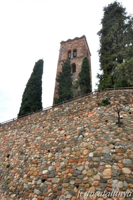 Sant Pere de Vilamajor - Muralles i fossats del castell