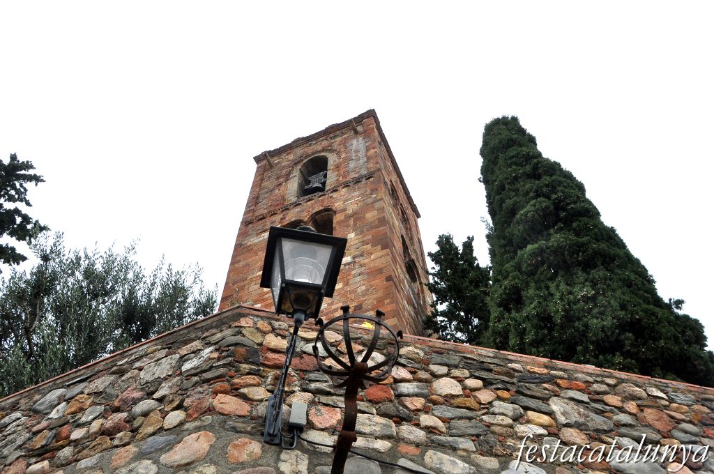 Sant Pere de Vilamajor - Torre roja o campanar de Sant Pere