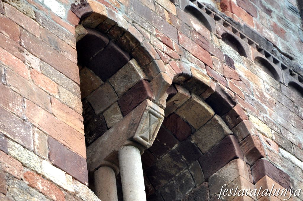 Sant Pere de Vilamajor - Torre roja o campanar de Sant Pere