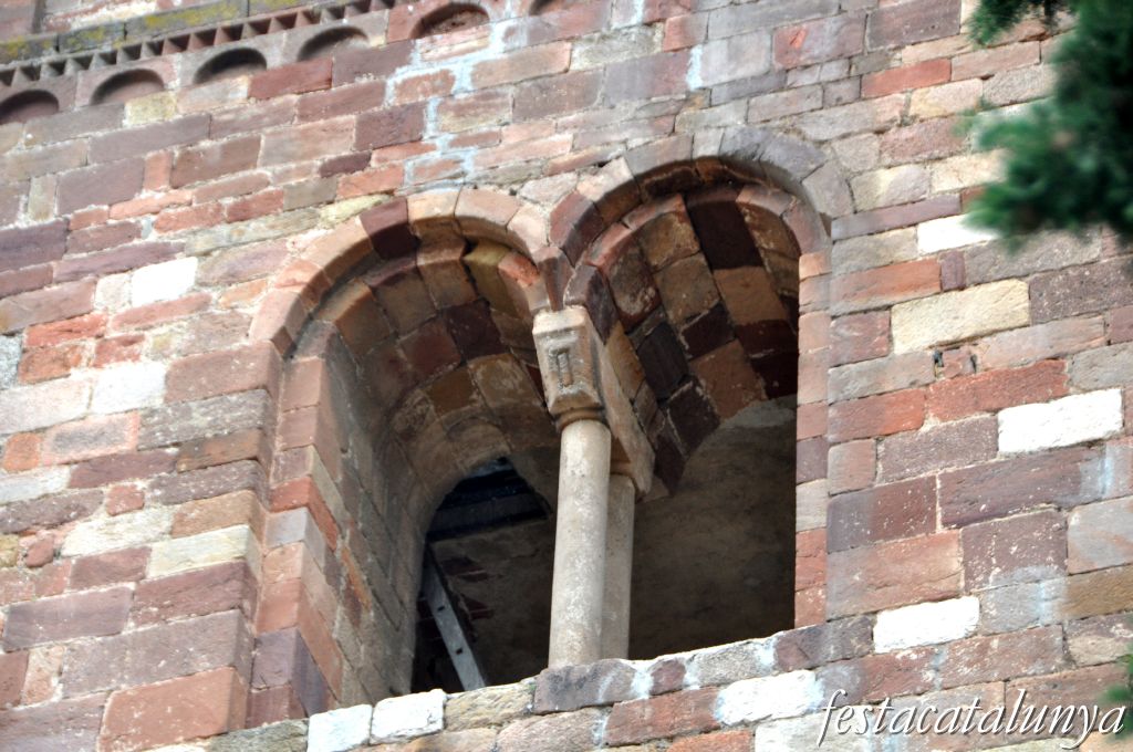 Sant Pere de Vilamajor - Torre roja o campanar de Sant Pere