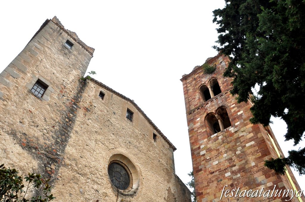 Sant Pere de Vilamajor - Torre roja o campanar de Sant Pere