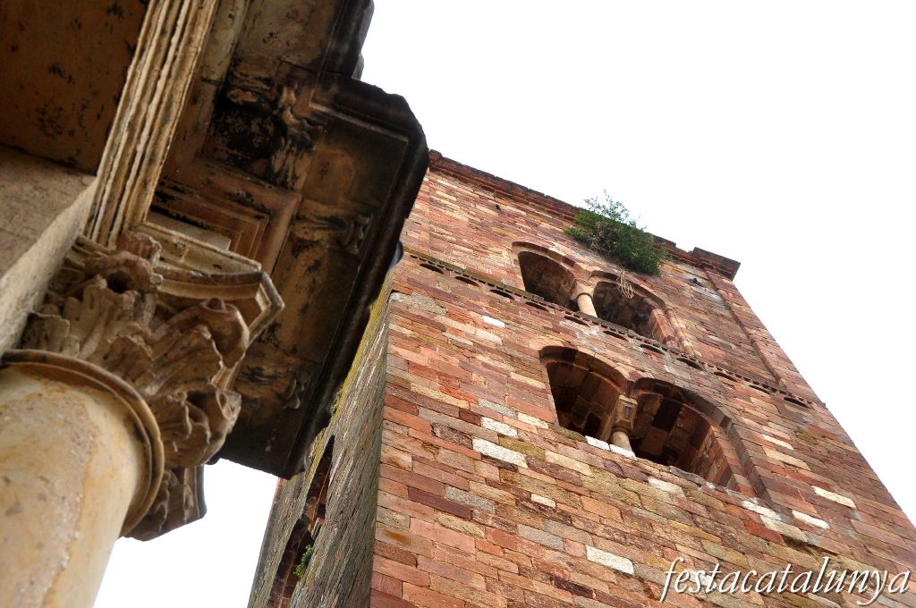 Sant Pere de Vilamajor - Torre roja o campanar de Sant Pere