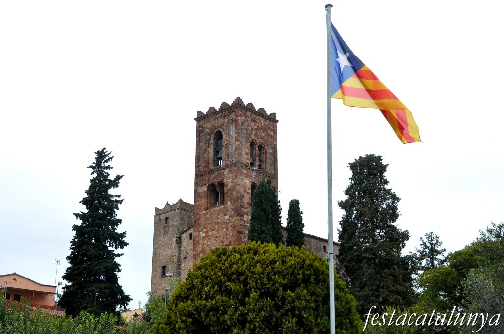 Sant Pere de Vilamajor - Torre roja o campanar de Sant Pere