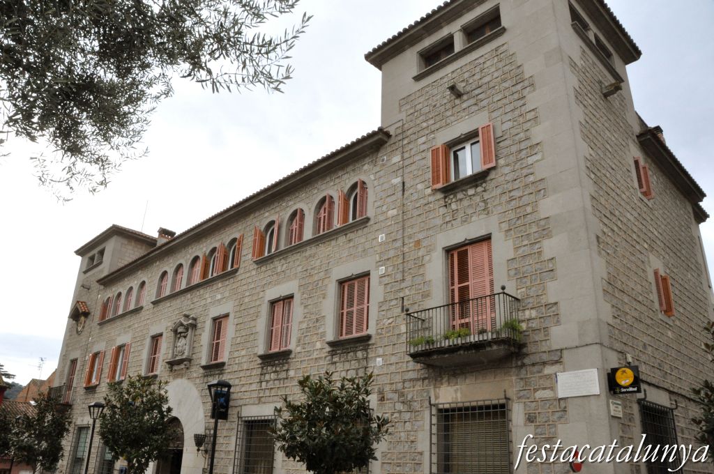 Llinars del Vallès - Edifici de la Caixa de Pensions