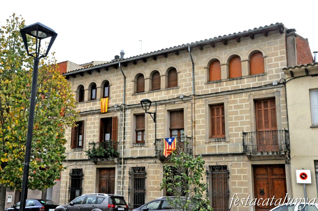 Llinars del Vallès - Plaça de Santa Maria