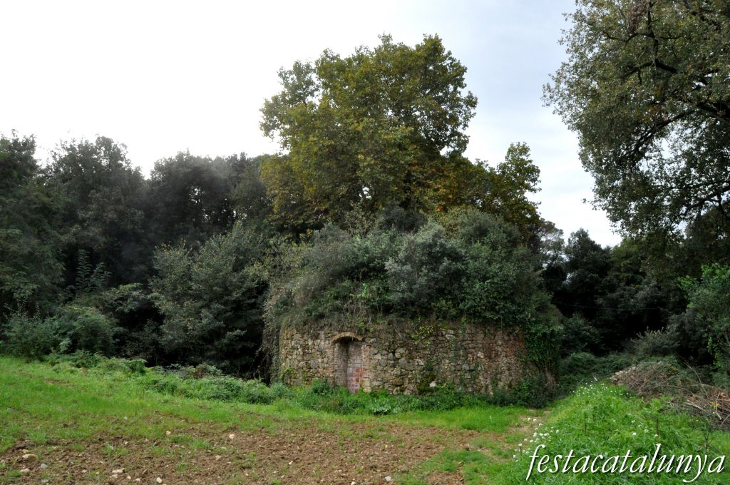 Llinars del Vallès - Pou de la glaç
