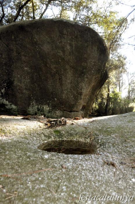 Roca del Vallès, La - Roca Foradada de can Gol